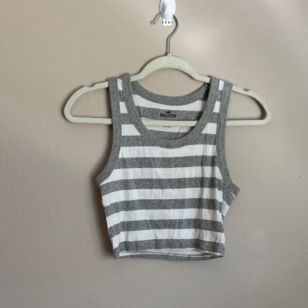 Hollister Striped Crop Top in Gray and White size small